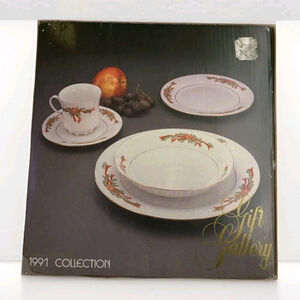 Vintage Gift Gallery Porcelain Holiday 20pc Set Poinsettia/Ribbons Pattern